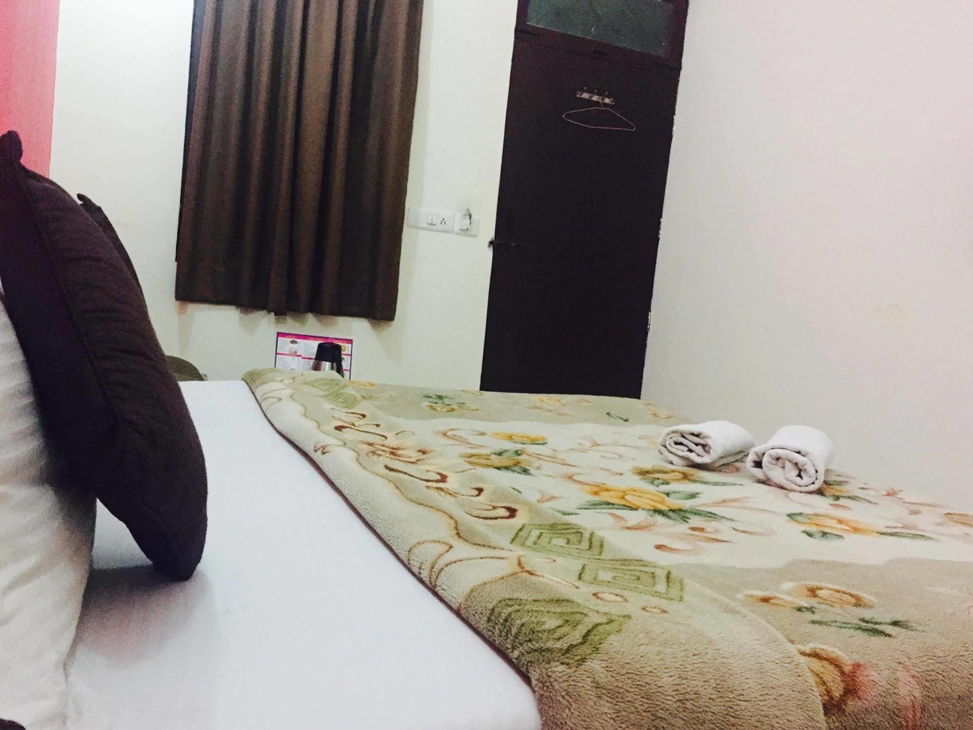 Super Hotel O Global Yeni Delhi Dış mekan fotoğraf