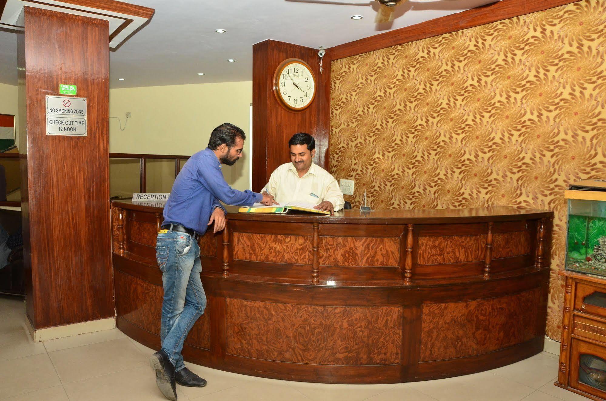 Super Hotel O Global Yeni Delhi Dış mekan fotoğraf