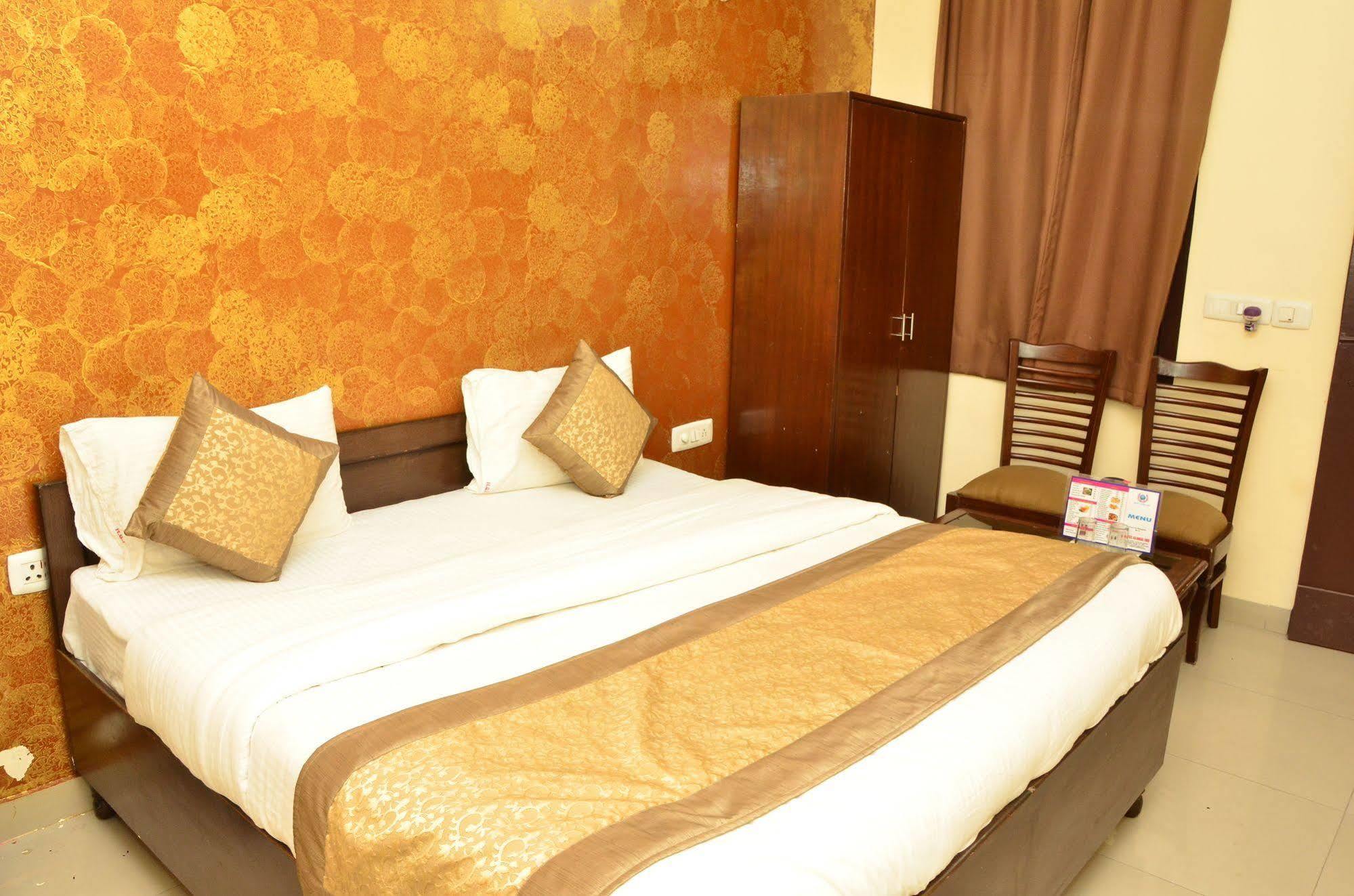 Super Hotel O Global Yeni Delhi Dış mekan fotoğraf