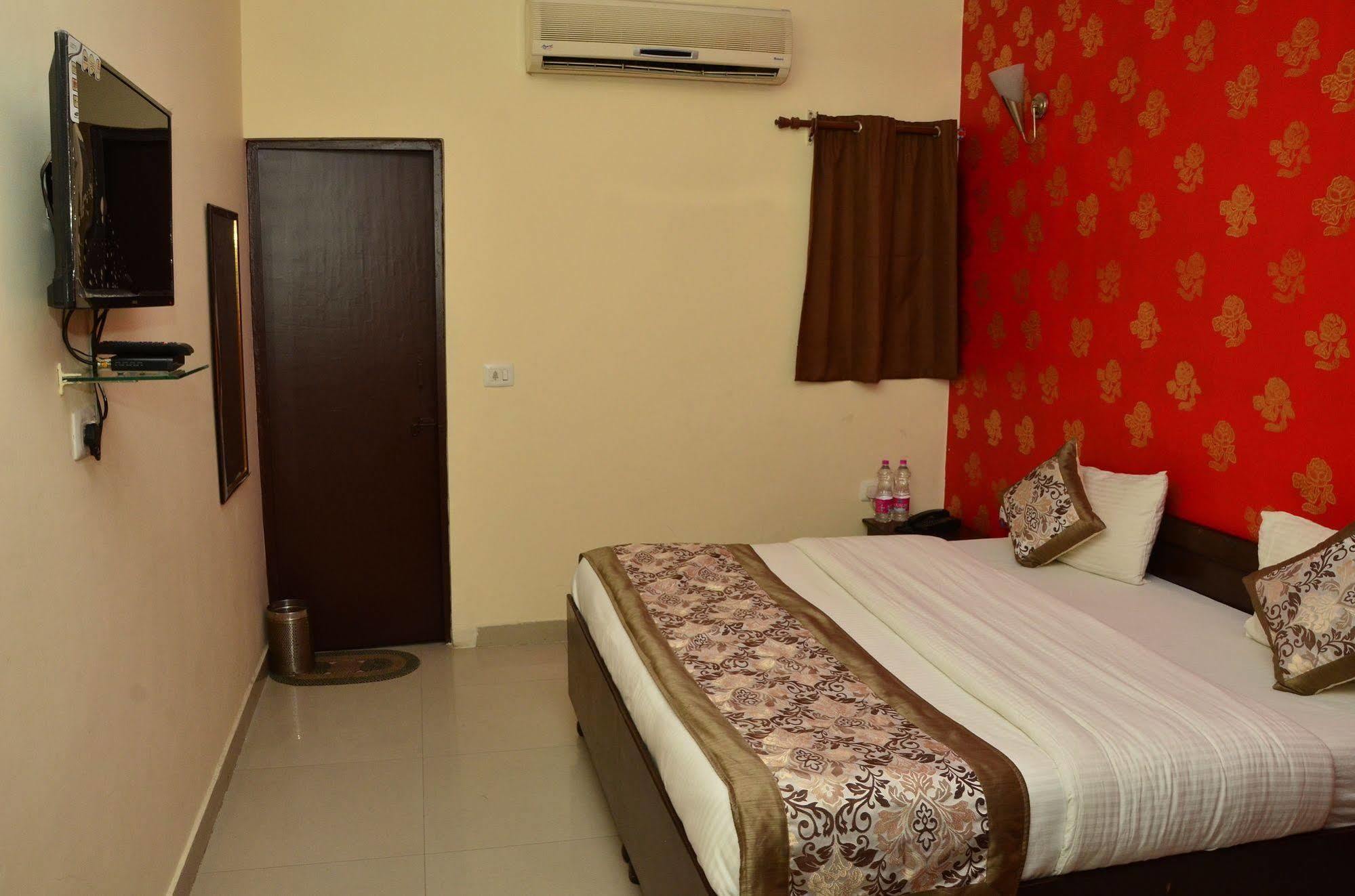 Super Hotel O Global Yeni Delhi Dış mekan fotoğraf